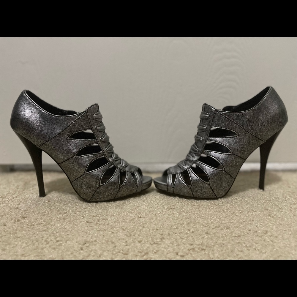 High Heels - Picture 7 of 13